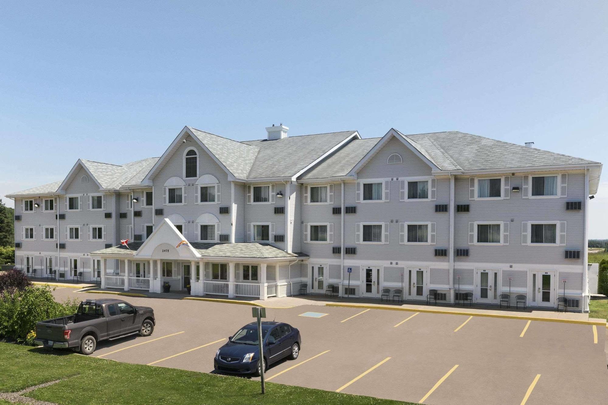 Travelodge Suites By Wyndham Монктън Екстериор снимка