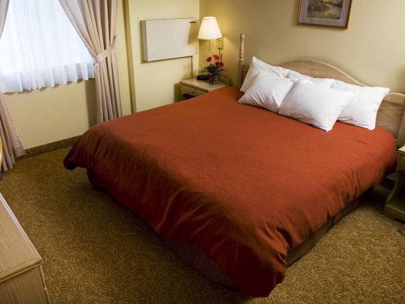 Travelodge Suites By Wyndham Монктън Стая снимка